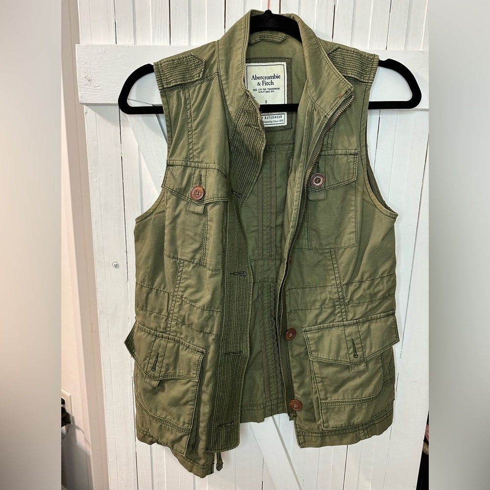 Green vest with buttons-Abercrombie